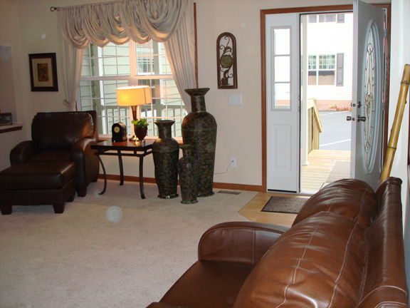 Patriot Home Sales - Model: HF114-A Sample Home Pennwest Davenport II Great Room Photo
